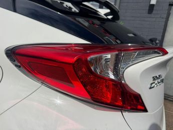 TOYOTA C-HR 1.8 VVT-h Design SUV 5dr Petrol Hybrid CVT Euro 6 (s/s) (122 ps)
