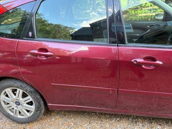 Ford Focus 2.0i 16v Ghia 5dr