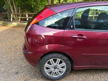 Ford Focus 2.0i 16v Ghia 5dr