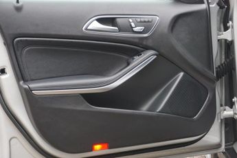 Mercedes-Benz GLA 2.1 GLA200d AMG Line (Premium Plus) 7G-DCT 4MATIC Euro 6 (s/s) 5