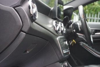 Mercedes-Benz GLA 2.1 GLA200d AMG Line (Premium Plus) 7G-DCT 4MATIC Euro 6 (s/s) 5