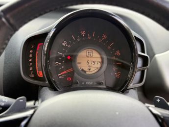 Toyota AYGO 1.0 VVT-i x-play x-shift Euro 5 5dr Euro 5