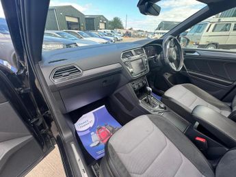 Volkswagen Tiguan 2.0 TDI BlueMotion Tech R-Line DSG 4Motion Euro 6 (s/s) 5dr