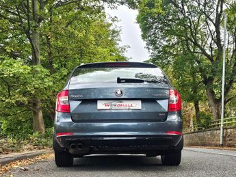 Skoda Superb 2.0 TDI Elegance DSG 4WD Euro 5 (s/s) 5dr