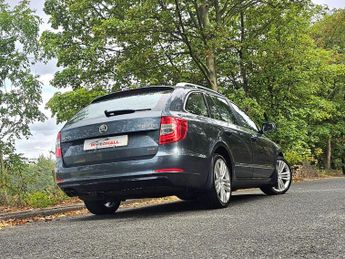 Skoda Superb 2.0 TDI Elegance DSG 4WD Euro 5 (s/s) 5dr