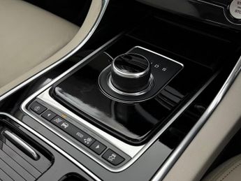 Jaguar XE 2.0i Prestige Auto Euro 6 (s/s) 4dr