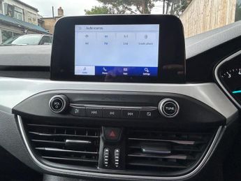 Ford Focus 1.0T EcoBoost Zetec Auto Euro 6 (s/s) 5dr