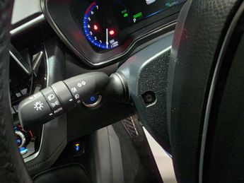 Toyota Corolla 1.8 VVT-h Icon Tech CVT Euro 6 (s/s) 4dr