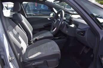 Volkswagen ID.3 Pure Performance 45kWh Life Auto 5dr