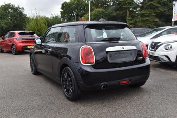 MINI Hatch 1.5 Cooper Auto Euro 6 (s/s) 3dr