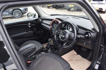 MINI Hatch 1.5 Cooper Auto Euro 6 (s/s) 3dr