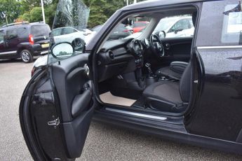 MINI Hatch 1.5 Cooper Auto Euro 6 (s/s) 3dr