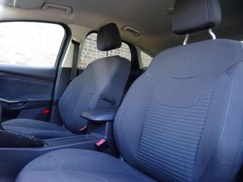 Ford Focus 1.0T EcoBoost Titanium Auto Euro 6 (s/s) 5dr