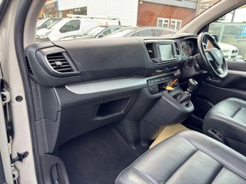 Vauxhall Vivaro Life 2.0 Turbo D Elite L MPV 5dr Diesel Manual LWB Euro 6 (s/s) (8 Se