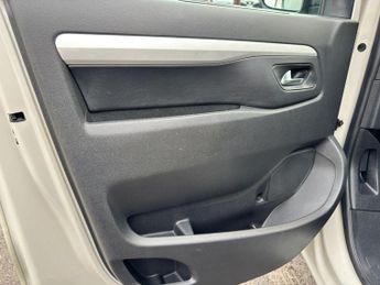 Vauxhall Vivaro Life 2.0 Turbo D Elite L MPV 5dr Diesel Manual LWB Euro 6 (s/s) (8 Se