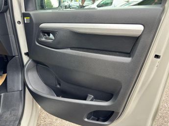 Vauxhall Vivaro Life 2.0 Turbo D Elite L MPV 5dr Diesel Manual LWB Euro 6 (s/s) (8 Se