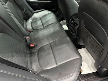 Jaguar XE 2.0d Portfolio Auto AWD Euro 6 (s/s) 4dr
