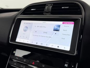 Jaguar XE 2.0i SE Auto Euro 6 (s/s) 4dr