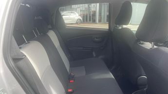 Toyota Yaris 1.5 VVT-h Design E-CVT Euro 6 (s/s) 5dr