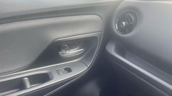 Toyota Yaris 1.5 VVT-h Design E-CVT Euro 6 (s/s) 5dr