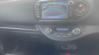Toyota Yaris 1.5 VVT-h Design E-CVT Euro 6 (s/s) 5dr