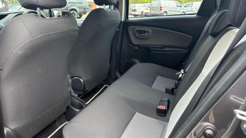 Toyota Yaris 1.5 VVT-i Icon CVT Euro 6 5dr