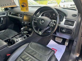 Volkswagen Touareg 3.0 TDI V6 BlueMotion Tech R-Line Plus Tiptronic 4WD Euro 6 (s/s