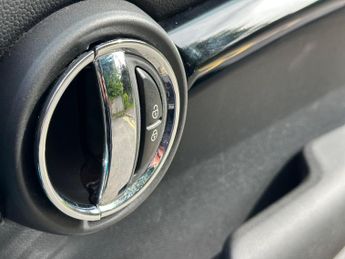 MINI Hatch 1.5 Cooper Auto Euro 6 (s/s) 3dr