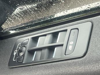 Land Rover Discovery Sport 2.0 TD4 HSE Black Auto 4WD Euro 6 (s/s) 5dr