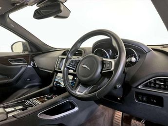 Jaguar F-PACE 2.0 P300 Portfolio Auto AWD Euro 6 (s/s) 5dr