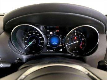 Jaguar F-PACE 2.0 P300 Portfolio Auto AWD Euro 6 (s/s) 5dr
