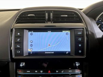Jaguar F-PACE 2.0 P300 Portfolio Auto AWD Euro 6 (s/s) 5dr
