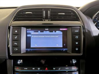 Jaguar F-PACE 2.0 P300 Portfolio Auto AWD Euro 6 (s/s) 5dr