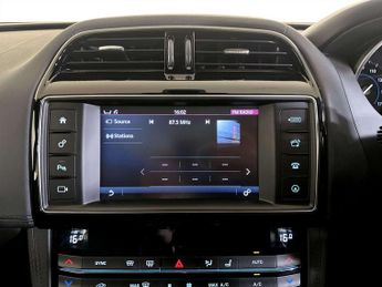 Jaguar F-PACE 2.0 P300 Portfolio Auto AWD Euro 6 (s/s) 5dr