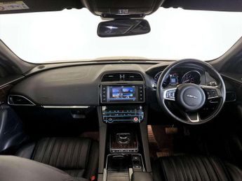 Jaguar F-PACE 2.0 P300 Portfolio Auto AWD Euro 6 (s/s) 5dr