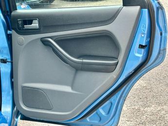Ford Focus 1.6 Titanium 5dr