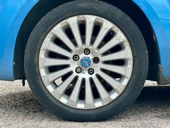 Ford Focus 1.6 Titanium 5dr