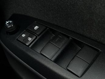 Toyota Yaris 1.5 VVT-h Design E-CVT Euro 6 (s/s) 5dr