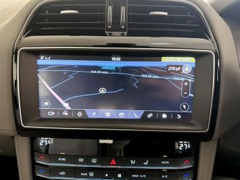 Jaguar F-PACE 2.0 D180 Portfolio Auto AWD Euro 6 (s/s) 5dr