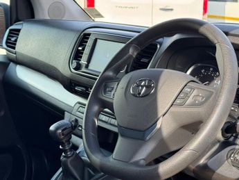 Toyota PROACE Verso 1.5D Shuttle Medium MPV MWB Euro 6 (s/s) 5dr (9 Seat)