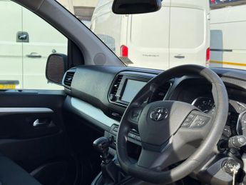 Toyota PROACE Verso 1.5D Shuttle Medium MPV MWB Euro 6 (s/s) 5dr (9 Seat)