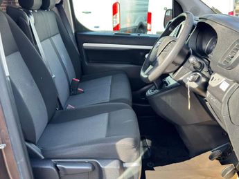 Toyota PROACE Verso 1.5D Shuttle Medium MPV MWB Euro 6 (s/s) 5dr (9 Seat)