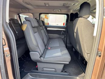 Toyota PROACE Verso 1.5D Shuttle Medium MPV MWB Euro 6 (s/s) 5dr (9 Seat)