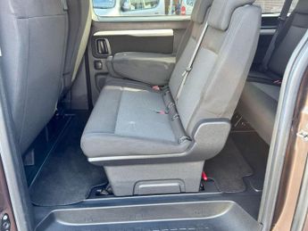 Toyota PROACE Verso 1.5D Shuttle Medium MPV MWB Euro 6 (s/s) 5dr (9 Seat)