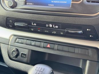 Toyota PROACE Verso 1.5D Shuttle Medium MPV MWB Euro 6 (s/s) 5dr (9 Seat)