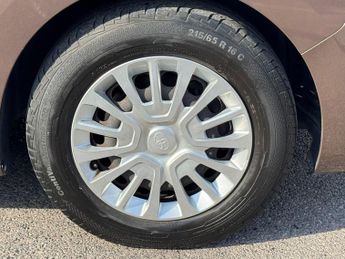 Toyota PROACE Verso 1.5D Shuttle Medium MPV MWB Euro 6 (s/s) 5dr (9 Seat)