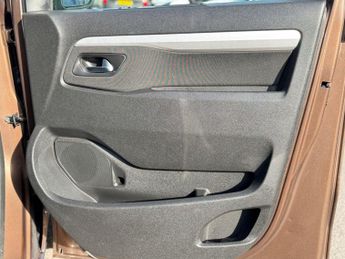 Toyota PROACE Verso 1.5D Shuttle Medium MPV MWB Euro 6 (s/s) 5dr (9 Seat)