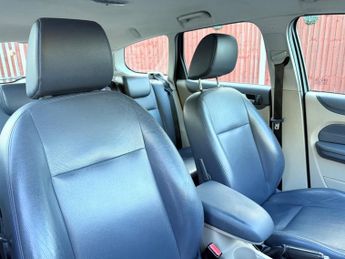 Ford Focus 2.0 Titanium 5dr