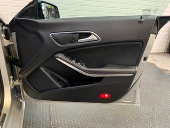 Mercedes-Benz CLA 2.1 CLA220d AMG Line Coupe 7G-DCT Euro 6 (s/s) 4dr