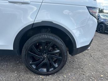 Land Rover Discovery Sport 2.0 TD4 HSE Black Auto 4WD Euro 6 (s/s) 5dr